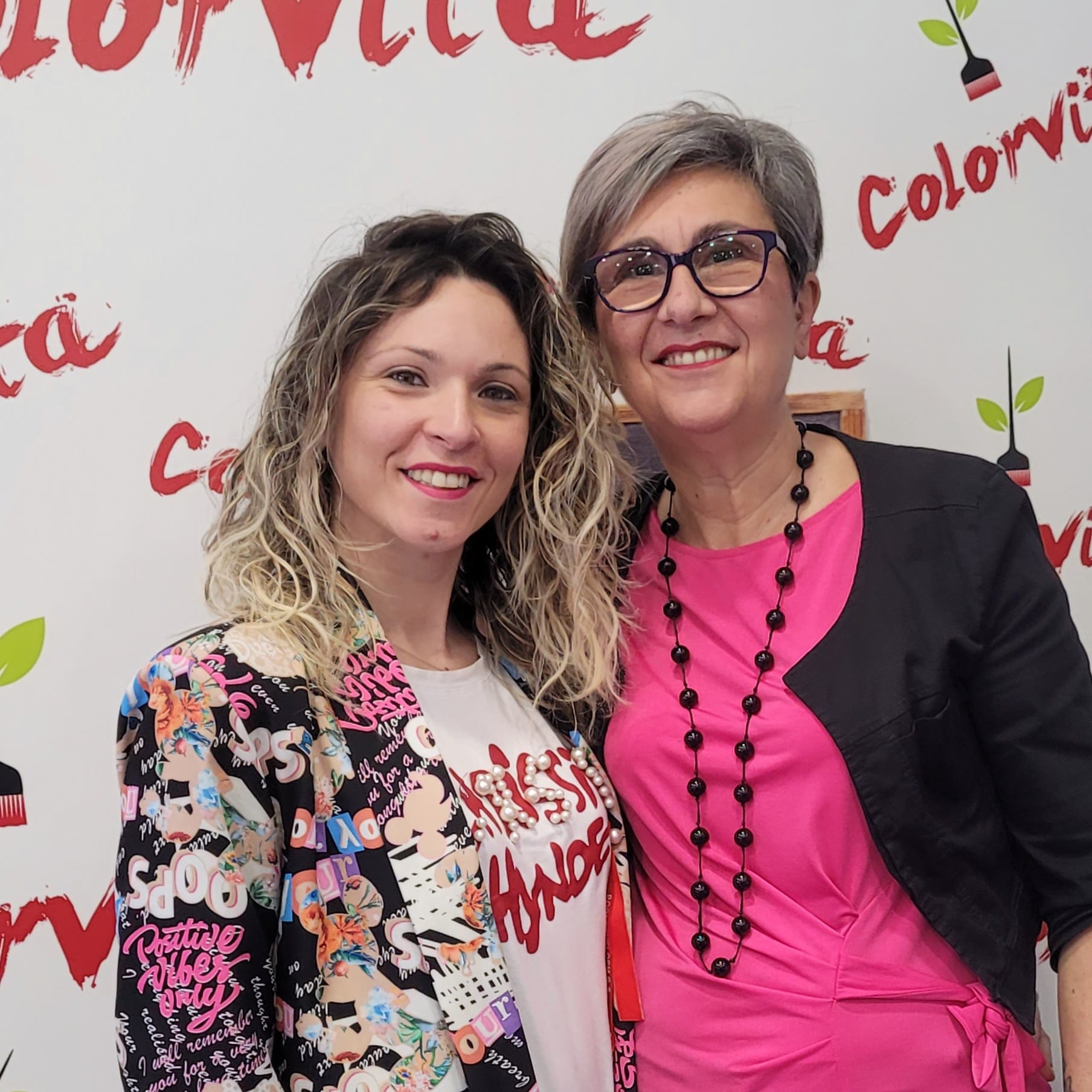Lara e Patrizia nel salone Colorvita